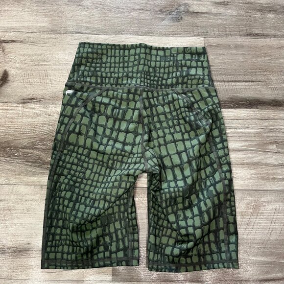 Fabletics Athletic Powerhold Mid Rise Biker Shorts Green Women’s Size S - Picture 2 of 6